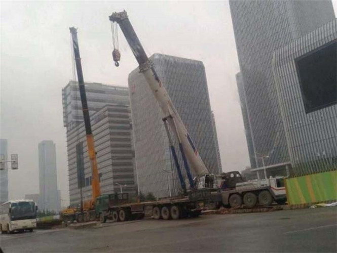 麦积区“自动找平”—— 吊车的 “平地神器” 技术